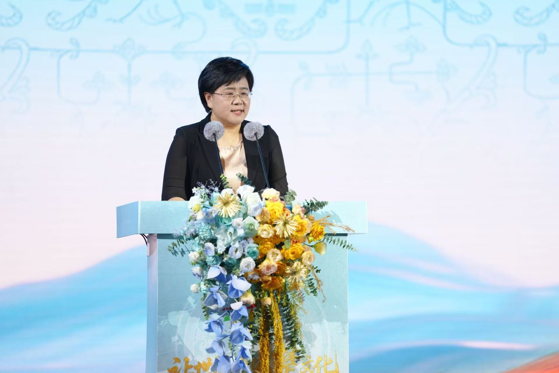 首届“国际青年长江行”活动启动