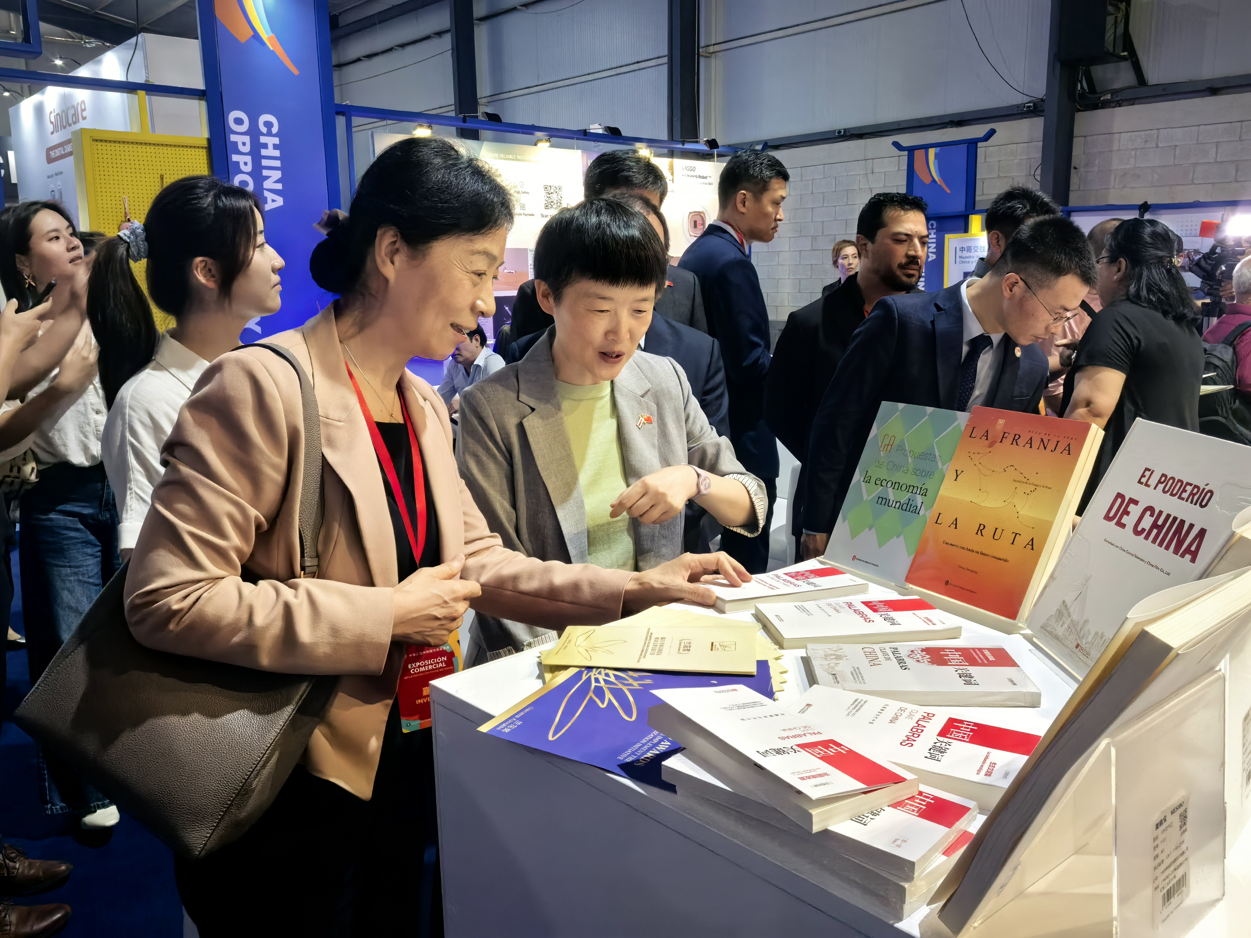 李雅芳率团参加中华人民共和国贸易展览会（哥斯达黎加）
